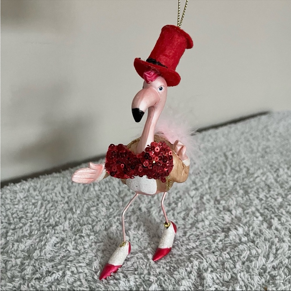 ❄️5/$20 Flamingo Glass Blown Ornament w/ Red Top Hat, Red Sequin Bow, Feathers